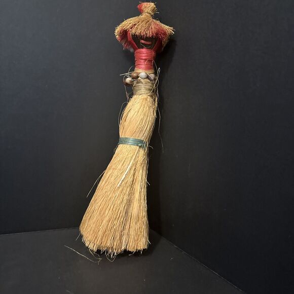 Vintage African Broom Doll Souvenir - Picture 1 of 5